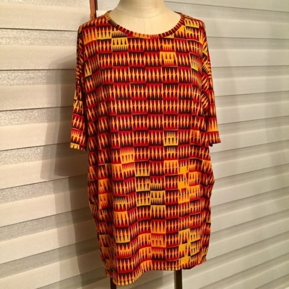 LuLaRoe Irma Print Top S